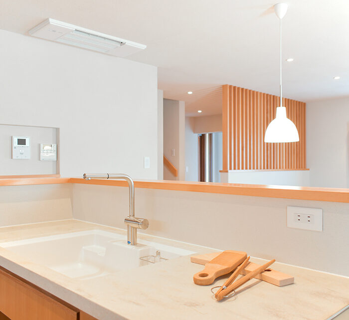 キッチン｜天板は人工大理石を使用。